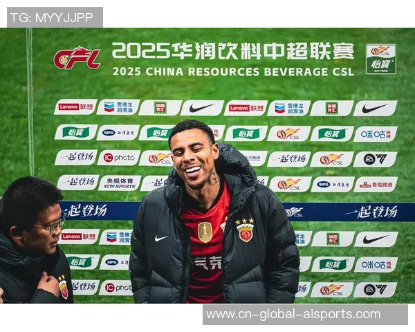 中超首轮激战上港迎战大连一方期待精彩对决与新赛季的开篇 中超首轮激战上港迎战大连一方期待精彩对决与新赛季的开篇